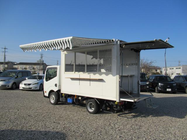 キッチンカー 移動販売車 ケータリングカー AT オーニング付き 3槽シンク コールドテーブル ステンレス作業台 換気扇 LED照明 バックモニター 100V外部電源 給排水タンク 庫内設備新品(16枚目)