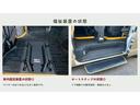 ハイエースバン ウェルキャブ 車椅子2基仕様 Bタイプ ルーフサイドウィンドウなし 純正ナビ 車いすリフト ストレッチャー積載可 オートサイドステップ バックカメラ付き オールペン(8枚目)