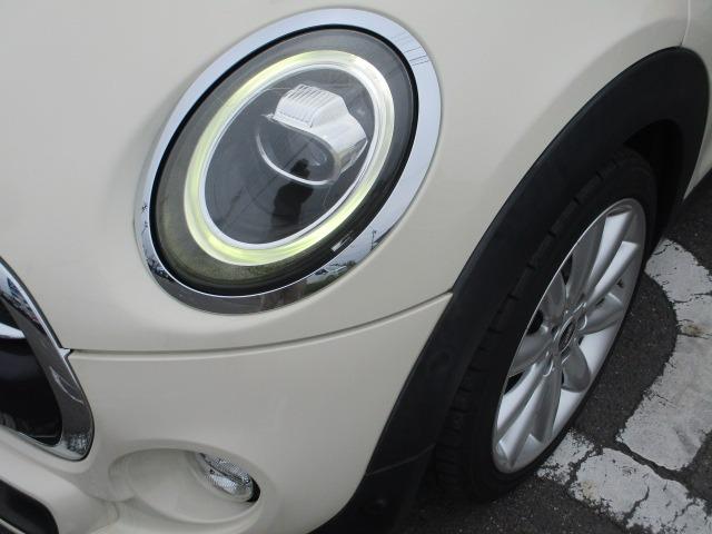 ＭＩＮＩ クーパーＳＤ　中期型　純正ナビ　Ｂｌｕｅｔｏｏｔｈオーディオ　バックカメラ　アダプティブクルーズコントロール　インテリジェントセーフティ　コンフォートアクセス　ＥＴＣ　　ユニオンジャックテール　ＬＥＤオートライト（13枚目）