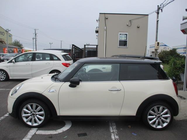 ＭＩＮＩ クーパーＳＤ　中期型　純正ナビ　Ｂｌｕｅｔｏｏｔｈオーディオ　バックカメラ　アダプティブクルーズコントロール　インテリジェントセーフティ　コンフォートアクセス　ＥＴＣ　　ユニオンジャックテール　ＬＥＤオートライト（18枚目）