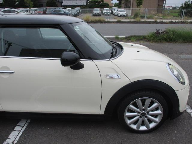 ＭＩＮＩ クーパーＳＤ　中期型　純正ナビ　Ｂｌｕｅｔｏｏｔｈオーディオ　バックカメラ　アダプティブクルーズコントロール　インテリジェントセーフティ　コンフォートアクセス　ＥＴＣ　　ユニオンジャックテール　ＬＥＤオートライト（20枚目）