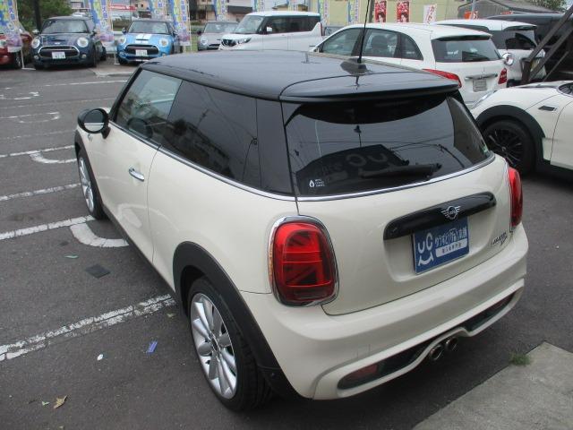 ＭＩＮＩ クーパーＳＤ　中期型　純正ナビ　Ｂｌｕｅｔｏｏｔｈオーディオ　バックカメラ　アダプティブクルーズコントロール　インテリジェントセーフティ　コンフォートアクセス　ＥＴＣ　　ユニオンジャックテール　ＬＥＤオートライト（25枚目）