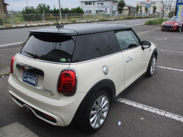ＭＩＮＩ クーパーＳＤ　中期型　純正ナビ　Ｂｌｕｅｔｏｏｔｈオーディオ　バックカメラ　アダプティブクルーズコントロール　インテリジェントセーフティ　コンフォートアクセス　ＥＴＣ　　ユニオンジャックテール　ＬＥＤオートライト（26枚目）