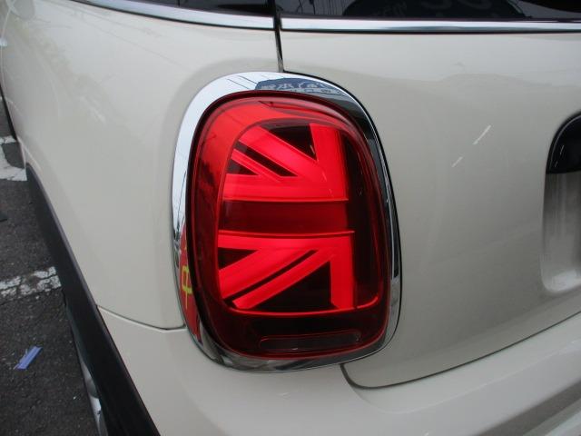 ＭＩＮＩ クーパーＳＤ　中期型　純正ナビ　Ｂｌｕｅｔｏｏｔｈオーディオ　バックカメラ　アダプティブクルーズコントロール　インテリジェントセーフティ　コンフォートアクセス　ＥＴＣ　　ユニオンジャックテール　ＬＥＤオートライト（28枚目）