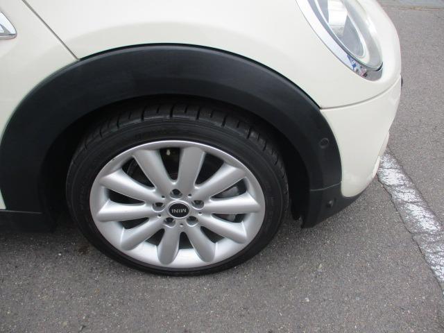 ＭＩＮＩ クーパーＳＤ　中期型　純正ナビ　Ｂｌｕｅｔｏｏｔｈオーディオ　バックカメラ　アダプティブクルーズコントロール　インテリジェントセーフティ　コンフォートアクセス　ＥＴＣ　　ユニオンジャックテール　ＬＥＤオートライト（29枚目）