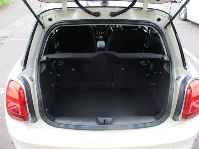 ＭＩＮＩ クーパーＳＤ　中期型　純正ナビ　Ｂｌｕｅｔｏｏｔｈオーディオ　バックカメラ　アダプティブクルーズコントロール　インテリジェントセーフティ　コンフォートアクセス　ＥＴＣ　　ユニオンジャックテール　ＬＥＤオートライト（33枚目）