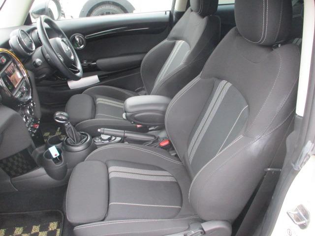 ＭＩＮＩ クーパーＳＤ　中期型　純正ナビ　Ｂｌｕｅｔｏｏｔｈオーディオ　バックカメラ　アダプティブクルーズコントロール　インテリジェントセーフティ　コンフォートアクセス　ＥＴＣ　　ユニオンジャックテール　ＬＥＤオートライト（37枚目）