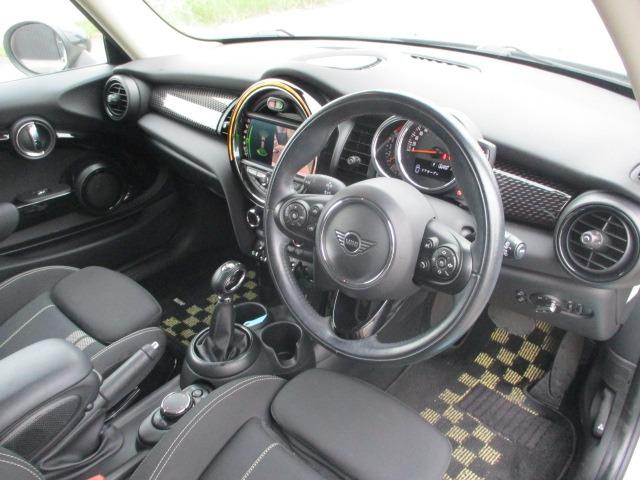 ＭＩＮＩ クーパーＳＤ　中期型　純正ナビ　Ｂｌｕｅｔｏｏｔｈオーディオ　バックカメラ　アダプティブクルーズコントロール　インテリジェントセーフティ　コンフォートアクセス　ＥＴＣ　　ユニオンジャックテール　ＬＥＤオートライト（40枚目）