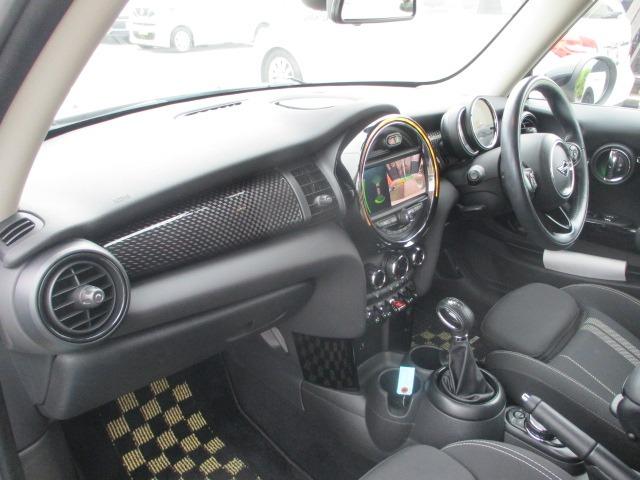 ＭＩＮＩ クーパーＳＤ　中期型　純正ナビ　Ｂｌｕｅｔｏｏｔｈオーディオ　バックカメラ　アダプティブクルーズコントロール　インテリジェントセーフティ　コンフォートアクセス　ＥＴＣ　　ユニオンジャックテール　ＬＥＤオートライト（41枚目）