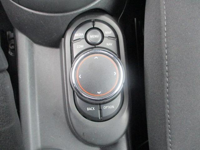 ＭＩＮＩ クーパーＳＤ　中期型　純正ナビ　Ｂｌｕｅｔｏｏｔｈオーディオ　バックカメラ　アダプティブクルーズコントロール　インテリジェントセーフティ　コンフォートアクセス　ＥＴＣ　　ユニオンジャックテール　ＬＥＤオートライト（46枚目）