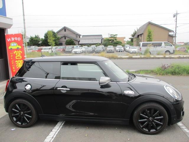 MINI クーパーS 6速マニュアル 中期型 純正ナビ Bluetoothオーディオ バックカメラ インテリジェントセーフティ アダプティブクルーズコントロール ユニオンジャックテール ETC スマートキー(17枚目)