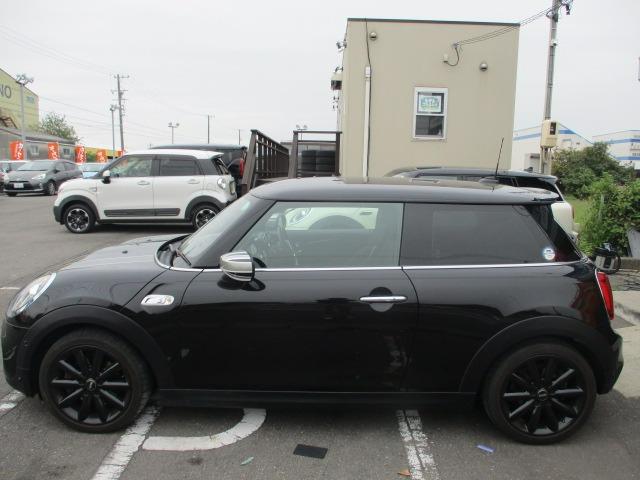 MINI クーパーS 6速マニュアル 中期型 純正ナビ Bluetoothオーディオ バックカメラ インテリジェントセーフティ アダプティブクルーズコントロール ユニオンジャックテール ETC スマートキー(18枚目)