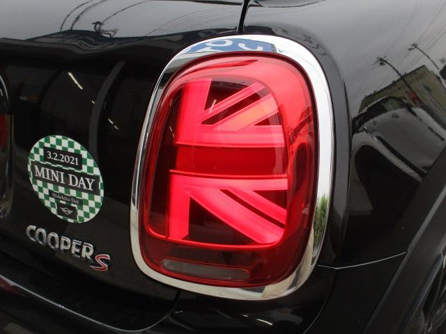 MINI クーパーS 6速マニュアル 中期型 純正ナビ Bluetoothオーディオ バックカメラ インテリジェントセーフティ アダプティブクルーズコントロール ユニオンジャックテール ETC スマートキー(32枚目)