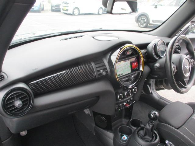 MINI クーパーS 6速マニュアル 中期型 純正ナビ Bluetoothオーディオ バックカメラ インテリジェントセーフティ アダプティブクルーズコントロール ユニオンジャックテール ETC スマートキー(35枚目)