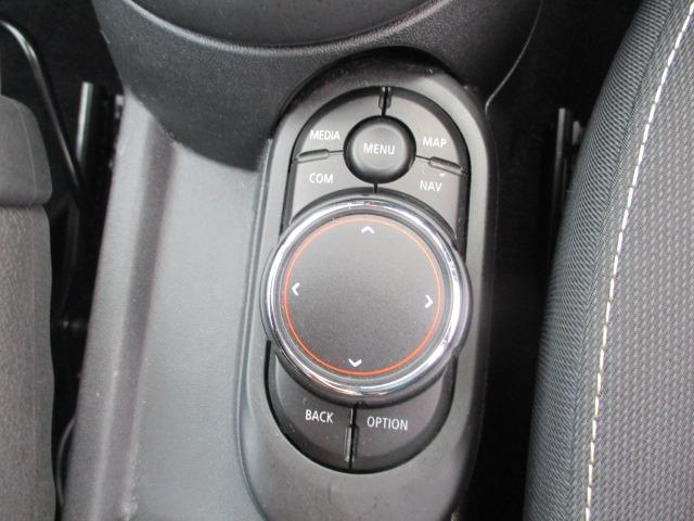 MINI 中期型 純正ナビ バックカメラ Bluetoothオーディオ ETC コンフォートアクセス スマートキー ユニオンジャックテール LEDオートライト(44枚目)