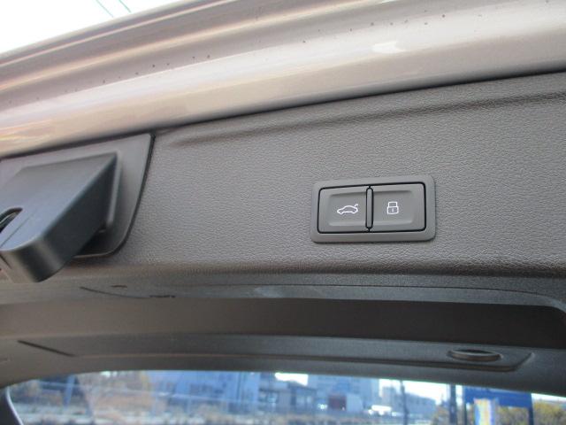 Ａ４アバント ２．０ＴＦＳＩクワトロ　バーチャルコックピット　４ＷＤ　純正ナビ　バックカメラ　Ｂｌｕｅｔｏｏｔｈオーディオ　黒レザーシート　シートヒーター　アダプティブクルーズコントロール　ＥＴＣ　スマートキー（32枚目）
