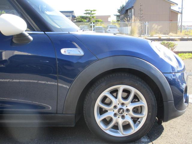 ＭＩＮＩ クーパーＳ　純正ナビゲーション　Ｂｌｕｅｔｏｏｔｈオーディオ　ＥＴＣ　ターボ　アイドリングストップ　ＬＥＤオートライト　ＬＥＤフォグライト　純正１６インチアルミホイール（19枚目）