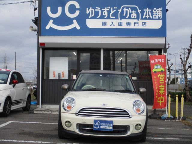 ＭＩＮＩ クーパー　クラブマン　後期型　ツインサンルーフ　ツートンカラー　オートＨＩＤヘッドライト　Ｂカメラ　ＫＥＮＷＯＯＤ製Ｂｌｕｅｔｏｏｔｈ対応ナビ　フルセグＴＶ視聴可　ＥＴＣ　アンビエントライト　純正１５インチＡＷ（10枚目）