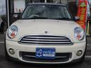 クーパー　クラブマン　後期型　ツインサンルーフ　ツートンカラー　オートＨＩＤヘッドライト　Ｂカメラ　ＫＥＮＷＯＯＤ製Ｂｌｕｅｔｏｏｔｈ対応ナビ　フルセグＴＶ視聴可　ＥＴＣ　アンビエントライト　純正１５インチＡＷ（11枚目）