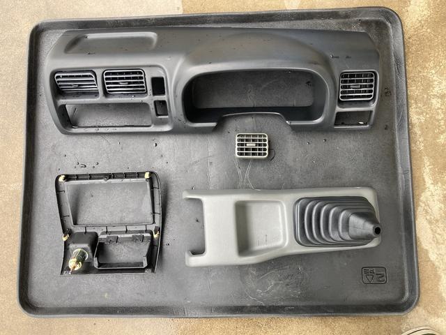 ＡＺオフロード ＸＣ／新品３インチＵＰ足廻り／スタッドレスタイヤＳＥＴ付属　／新品パーツ→（ＬＥＤヘッドライト＆３インチＵＰ足廻り＆メッキグリル＆ＩＧコイル＆セルモーター）／ラジエター交換済み／フロントアンダーＧ／キーレス／ルーフレール／１５インチＳＷ／色褪せ＆腐食＆修復無し（8枚目）
