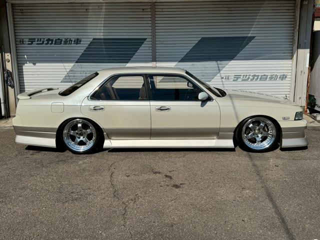 ローレル メダリスト　ＲＢ２５ＤＥＴターボエンジン載替　５速ＭＴ載替　ワンダーフルエアロ　車高調　ワーク１８インチアルミホイール　社外マフラー　トラスト前置きインタークーラー（11枚目）