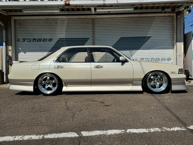 ローレル メダリスト　ＲＢ２５ＤＥＴターボエンジン載替　５速ＭＴ載替　ワンダーフルエアロ　車高調　ワーク１８インチアルミホイール　社外マフラー　トラスト前置きインタークーラー（12枚目）