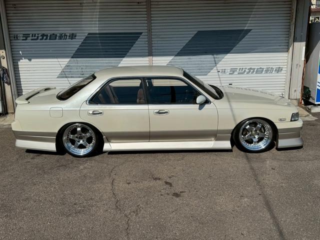 ローレル メダリスト　ＲＢ２５ＤＥＴターボエンジン載替　５速ＭＴ載替　ワンダーフルエアロ　車高調　ワーク１８インチアルミホイール　社外マフラー　トラスト前置きインタークーラー（13枚目）