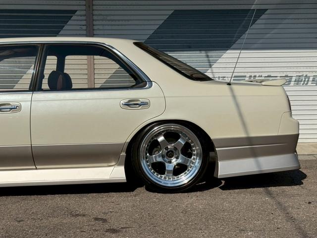 ローレル メダリスト　ＲＢ２５ＤＥＴターボエンジン載替　５速ＭＴ載替　ワンダーフルエアロ　車高調　ワーク１８インチアルミホイール　社外マフラー　トラスト前置きインタークーラー（20枚目）