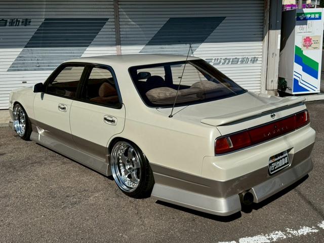 ローレル メダリスト　ＲＢ２５ＤＥＴターボエンジン載替　５速ＭＴ載替　ワンダーフルエアロ　車高調　ワーク１８インチアルミホイール　社外マフラー　トラスト前置きインタークーラー（21枚目）