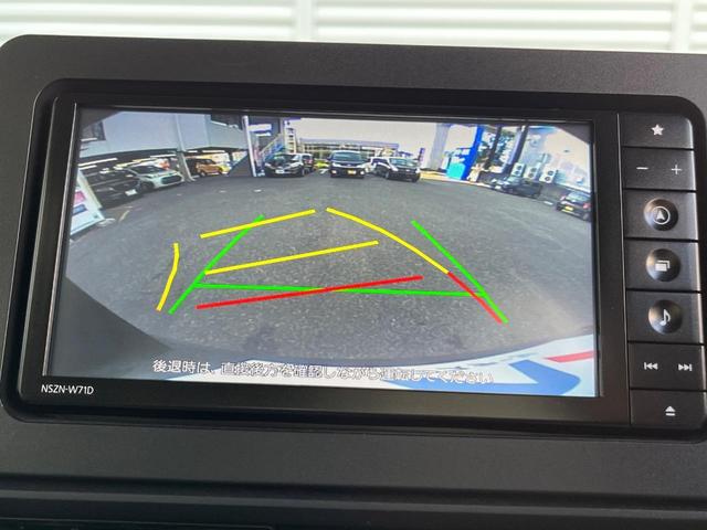 【バックカメラ】駐車時に後方がリアルタイム映像で確認できます。大型商業施設や立体駐車場での駐車時や、夜間のバック時に大活躍！運転スキルに関わらず、今や必須となった装備のひとつです！