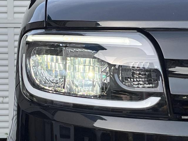 【ＬＥＤヘッドライト】悪天候や夜間走行時も良好な視界を確保し安心して運転できる高輝度ＬＥＤヘッドライトを装備！点灯速度が早く、消費電力も抑えられています。