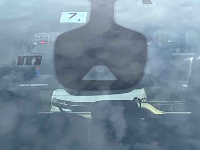 セレナ ハイウェイスター Vセレクション エアロ 両側電動ドア 後席モニター バックカメラ 衝突被害軽減システム ドラレコ スマートキー LEDヘッド ビルトインETC クルコン 純正 オートライト オートエアコン Bluetooth CD(9枚目)