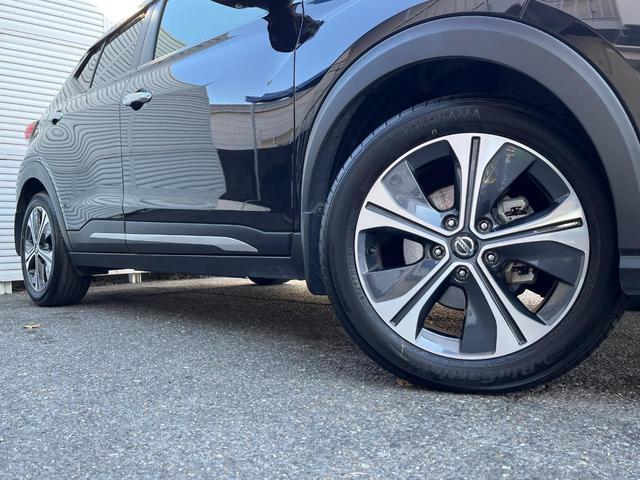 キックス Ｘ　ツートーンインテリアエディション　純正９インチナビ　アラウンドビューモニター　衝突被害軽減システム　レーダークルーズコントロール　レザーシート　ステアリングヒーター　スマートキー　ＬＥＤヘッド　ＥＴＣ　１００Ｖ電源（16枚目）