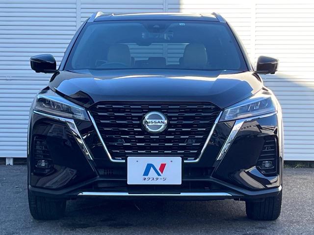 キックス Ｘ　ツートーンインテリアエディション　純正９インチナビ　アラウンドビューモニター　衝突被害軽減システム　レーダークルーズコントロール　レザーシート　ステアリングヒーター　スマートキー　ＬＥＤヘッド　ＥＴＣ　１００Ｖ電源（17枚目）