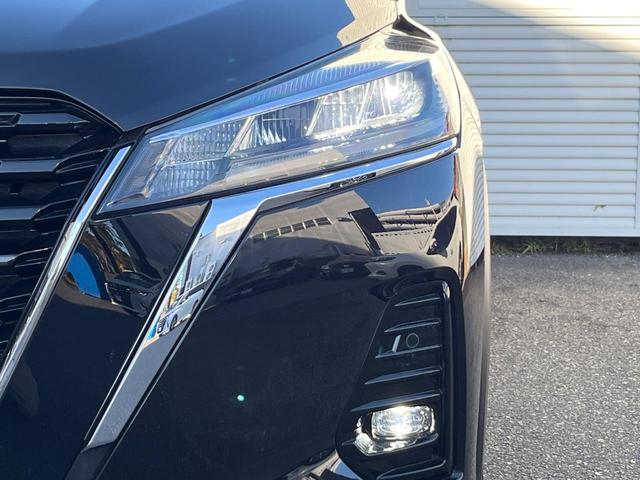 キックス Ｘ　ツートーンインテリアエディション　純正９インチナビ　アラウンドビューモニター　衝突被害軽減システム　レーダークルーズコントロール　レザーシート　ステアリングヒーター　スマートキー　ＬＥＤヘッド　ＥＴＣ　１００Ｖ電源（27枚目）