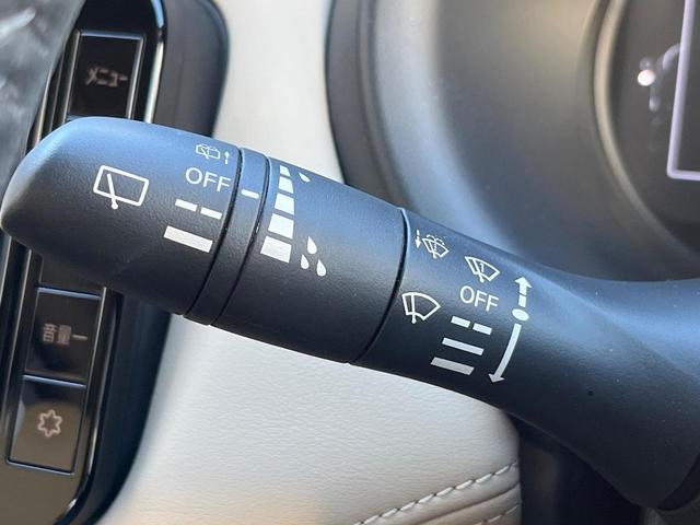 キックス Ｘ　ツートーンインテリアエディション　純正９インチナビ　アラウンドビューモニター　衝突被害軽減システム　レーダークルーズコントロール　レザーシート　ステアリングヒーター　スマートキー　ＬＥＤヘッド　ＥＴＣ　１００Ｖ電源（41枚目）