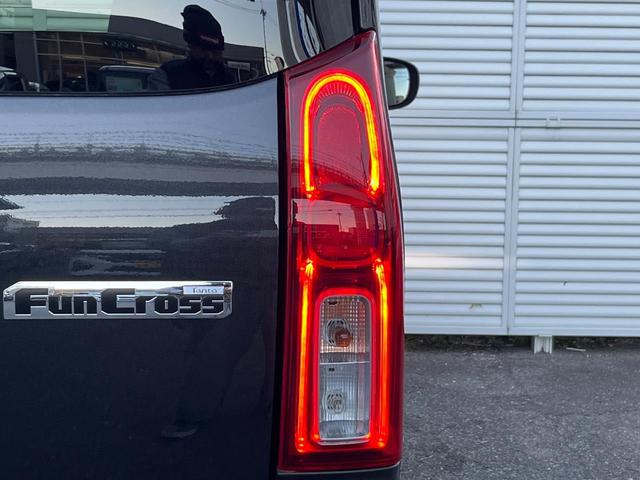 タント ファンクロス　両側パワースライドドア　スマートアシスト　ストラーダナビ　バックカメラ　禁煙車　ドラレコ　コーナーセンサー　スマートキー　ＬＥＤヘッド　ルーフレール　ビルトインＥＴＣ（43枚目）