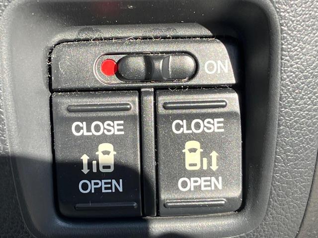 N-BOXカスタム G・ターボパッケージ 純正SDナビ 両側電動ドア スマートキー HIDヘッド ETC クルコン 純正15インチアルミ オートライト オートエアコン CD DVD再生 地デジ パドルシフト(5枚目)