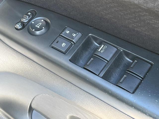 N-BOXカスタム G・ターボパッケージ 純正SDナビ 両側電動ドア スマートキー HIDヘッド ETC クルコン 純正15インチアルミ オートライト オートエアコン CD DVD再生 地デジ パドルシフト(30枚目)