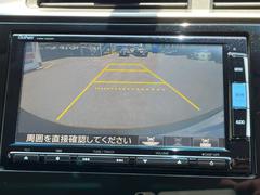 【バックカメラ】駐車時に後方がリアルタイム映像で確認できます。大型商業施設や立体駐車場での駐車時や、夜間のバック時に大活躍！運転スキルに関わらず、今や必須となった装備のひとつです！ 4