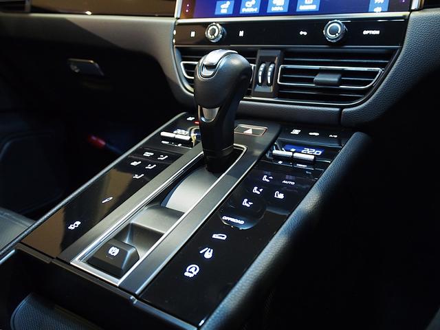 マカン マカンＴ　ＰＤＫ　ＯＰカラークレヨン　パノラマルーフ　エクステリアパッケージ　スポーツクロノ　ＭａｃａｎＳ２０ＡＷ　ＬＥＤヘッドライトティンテッド　レザーパッケージ　パワステプラス　プライバシーガラス　ＡＣＣ（15枚目）