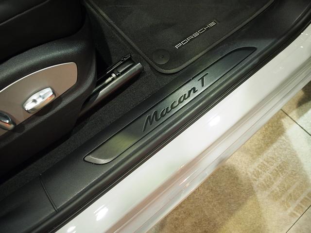 マカン マカンＴ　ＰＤＫ　ＯＰカラークレヨン　パノラマルーフ　エクステリアパッケージ　スポーツクロノ　ＭａｃａｎＳ２０ＡＷ　ＬＥＤヘッドライトティンテッド　レザーパッケージ　パワステプラス　プライバシーガラス　ＡＣＣ（29枚目）