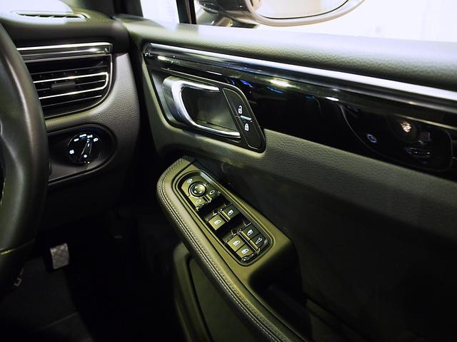 マカン マカンＴ　ＰＤＫ　ＯＰカラークレヨン　パノラマルーフ　エクステリアパッケージ　スポーツクロノ　ＭａｃａｎＳ２０ＡＷ　ＬＥＤヘッドライトティンテッド　レザーパッケージ　パワステプラス　プライバシーガラス　ＡＣＣ（30枚目）