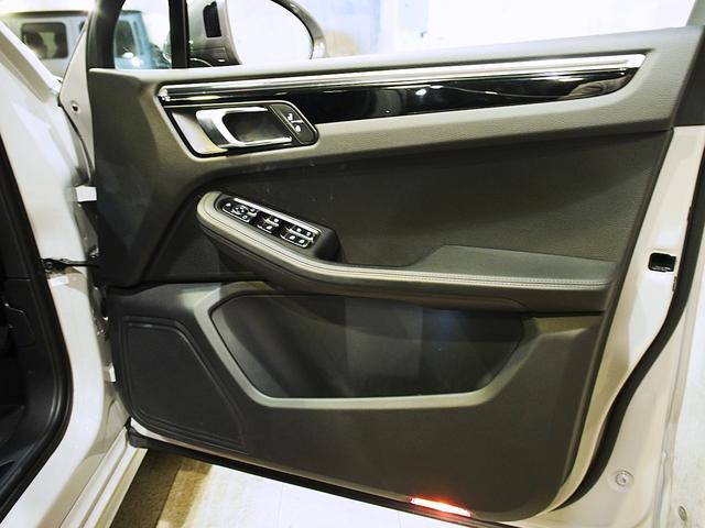 マカン マカンＴ　ＰＤＫ　ＯＰカラークレヨン　パノラマルーフ　エクステリアパッケージ　スポーツクロノ　ＭａｃａｎＳ２０ＡＷ　ＬＥＤヘッドライトティンテッド　レザーパッケージ　パワステプラス　プライバシーガラス　ＡＣＣ（31枚目）