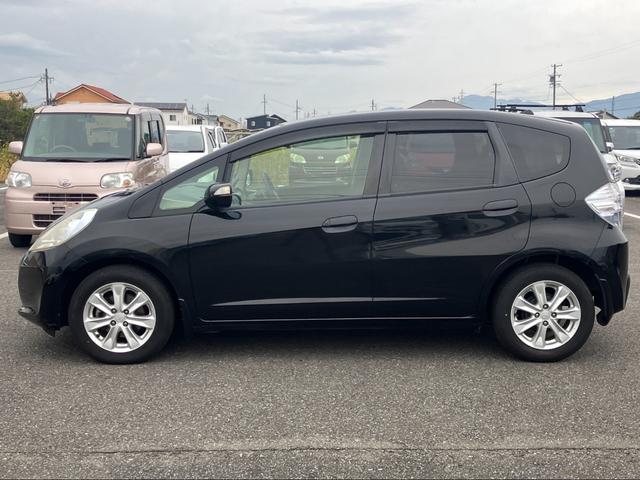 フィットハイブリッド ナビプレミアムセレクション　純正ナビ・バックカメラ・シートヒーター・クルーズコントロール・パドルシフト・横滑り防止装置・アイドリングストップ・ＥＴＣ（7枚目）