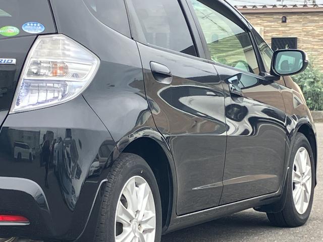 フィットハイブリッド ナビプレミアムセレクション　純正ナビ・バックカメラ・シートヒーター・クルーズコントロール・パドルシフト・横滑り防止装置・アイドリングストップ・ＥＴＣ（12枚目）