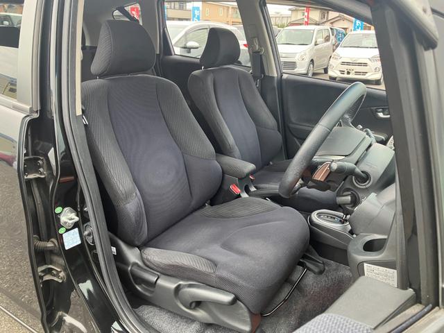 フィットハイブリッド ナビプレミアムセレクション　純正ナビ・バックカメラ・シートヒーター・クルーズコントロール・パドルシフト・横滑り防止装置・アイドリングストップ・ＥＴＣ（22枚目）