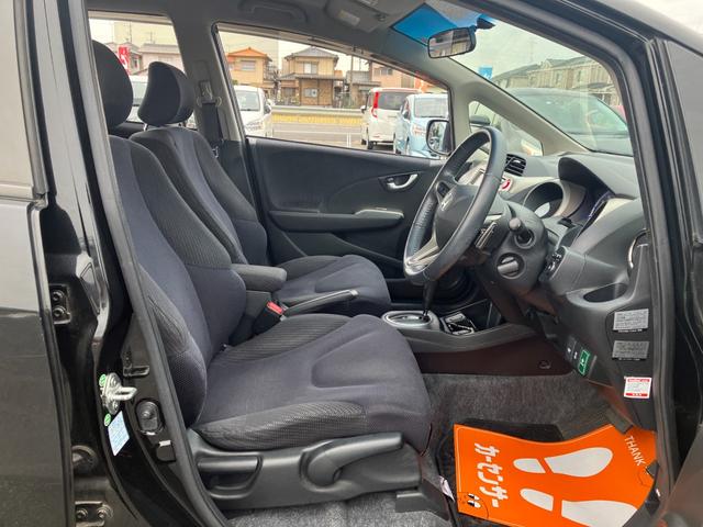 フィットハイブリッド ナビプレミアムセレクション　純正ナビ・バックカメラ・シートヒーター・クルーズコントロール・パドルシフト・横滑り防止装置・アイドリングストップ・ＥＴＣ（23枚目）