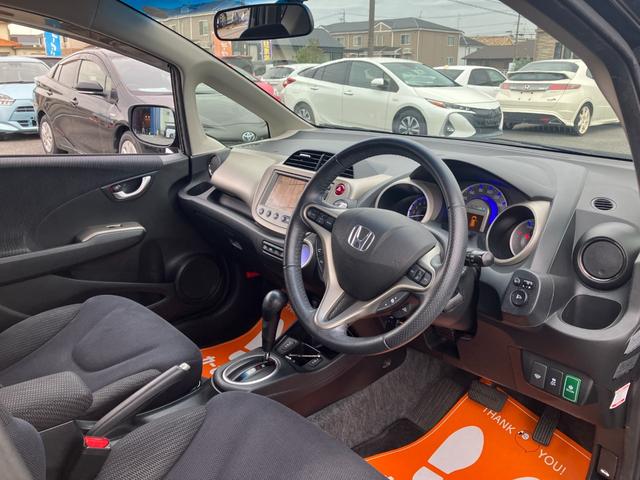 フィットハイブリッド ナビプレミアムセレクション　純正ナビ・バックカメラ・シートヒーター・クルーズコントロール・パドルシフト・横滑り防止装置・アイドリングストップ・ＥＴＣ（24枚目）