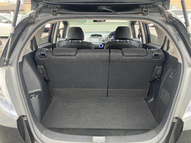 フィットハイブリッド ナビプレミアムセレクション　純正ナビ・バックカメラ・シートヒーター・クルーズコントロール・パドルシフト・横滑り防止装置・アイドリングストップ・ＥＴＣ（27枚目）